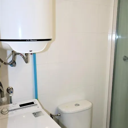 公寓 Newly Renovated 1 Bedroom Apartment With Sea Views *