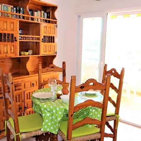 Newly Renovated 1 Bedroom Apartment With Sea Views
